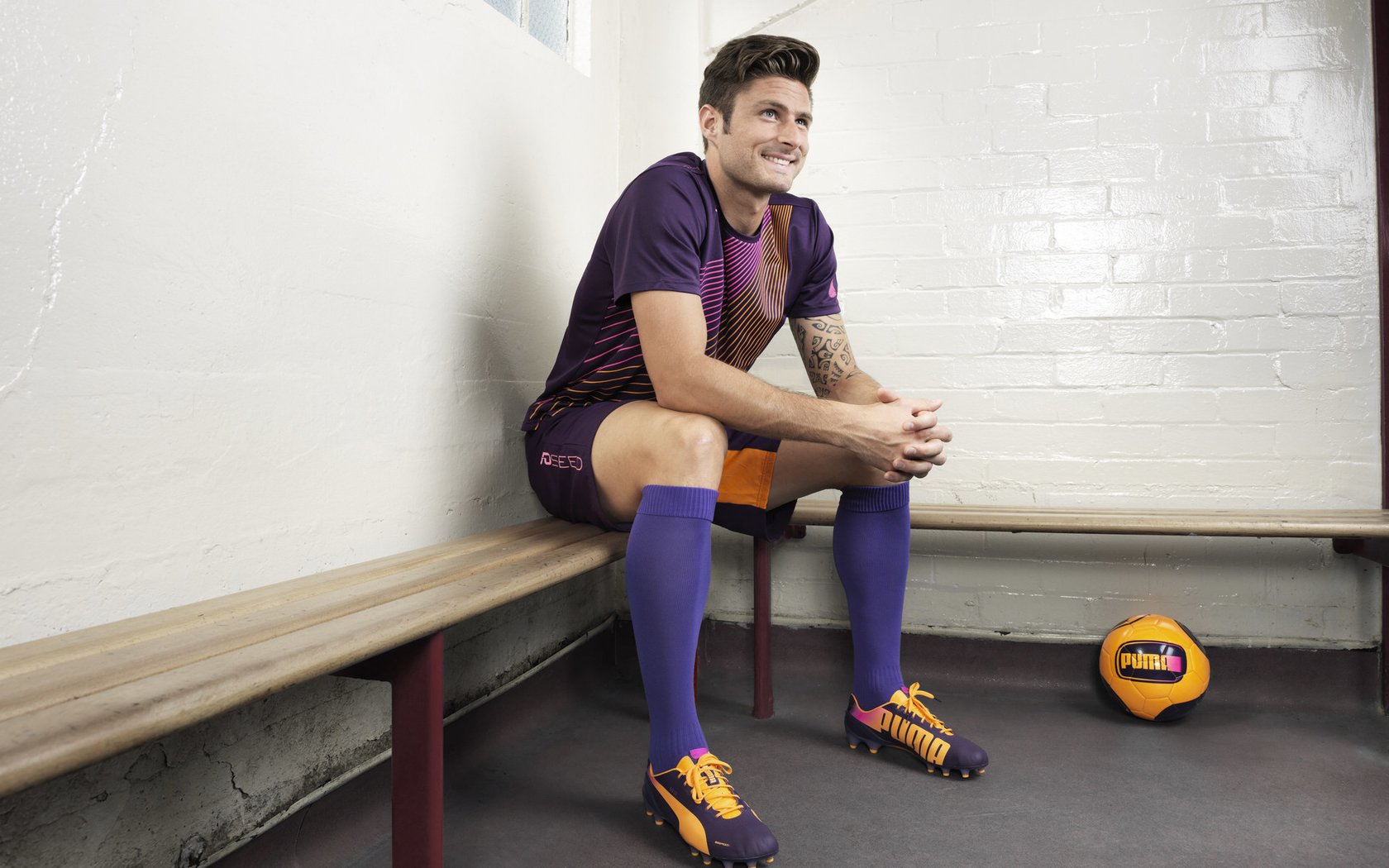 九游娱乐官网-两前腰角色分工拉开防线宽度，双前腰战术